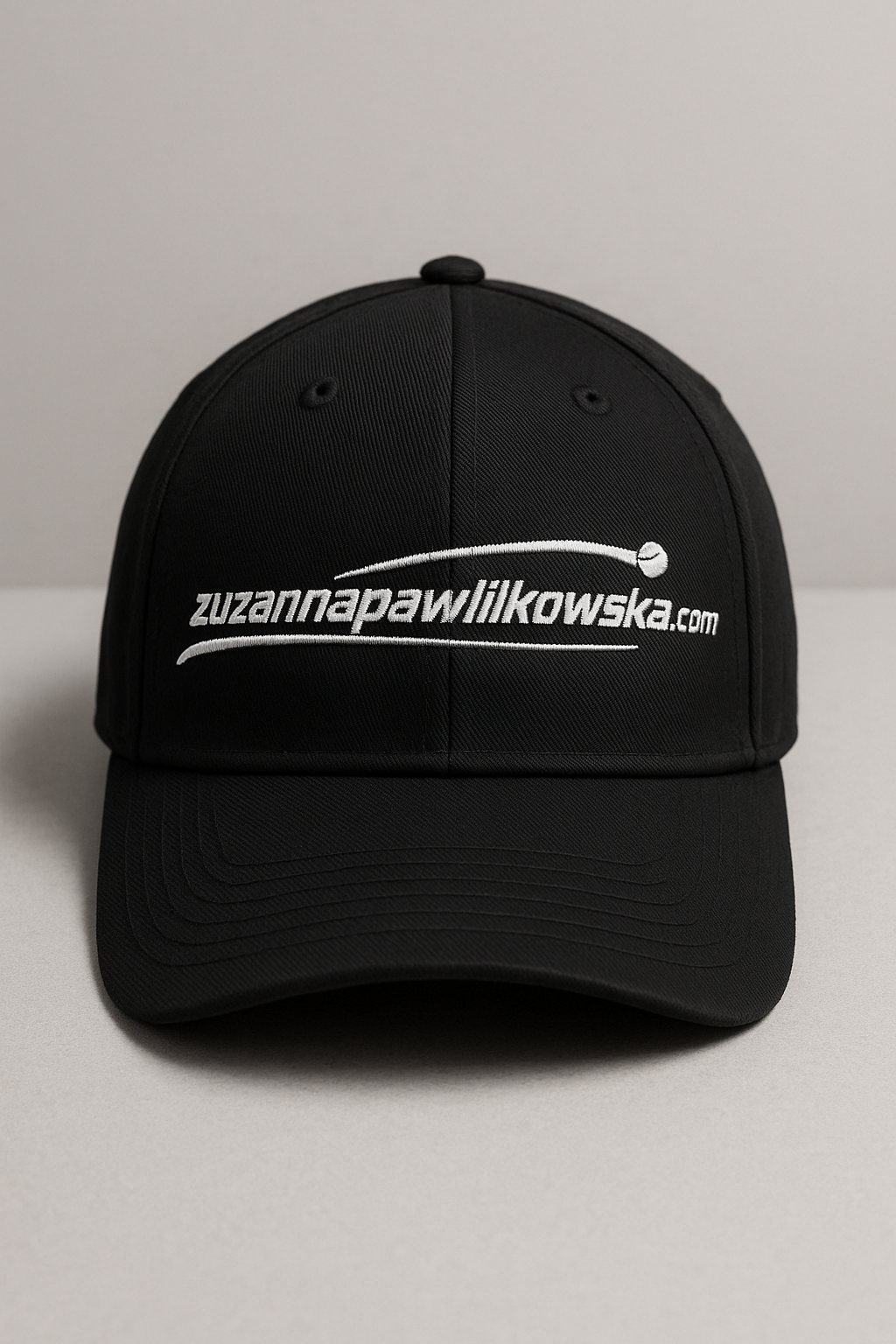 Czapka z daszkiem — czarna z białym logo